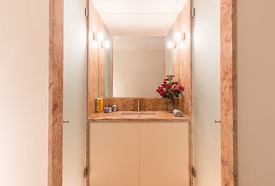 BATHROOMS Armada V