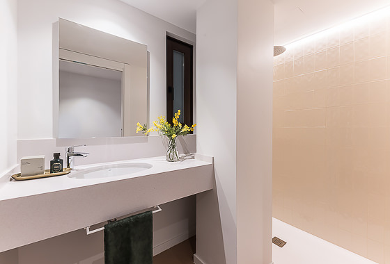 BATHROOMS Oasis Rambla XIX