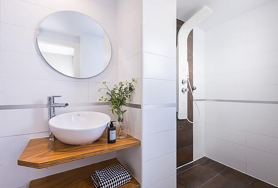 BATHROOMS Victoria XXVIII