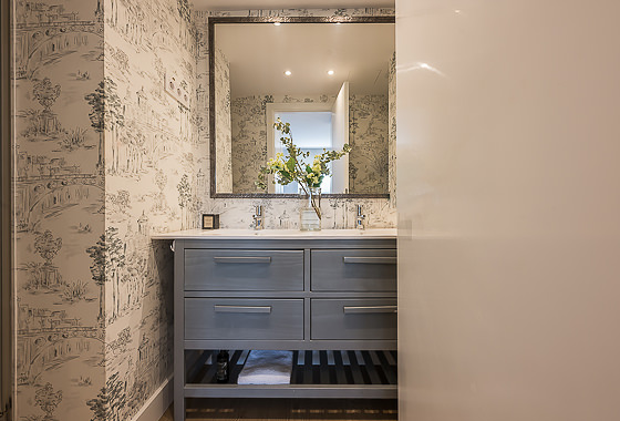 BATHROOMS Julian Romea I